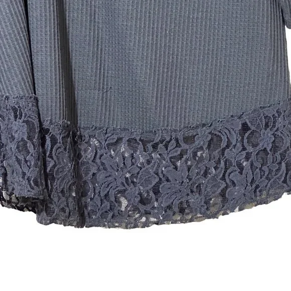 One World size 1X blue thermal lace trim 3/4 sleeve top - Picture 2 of 8
